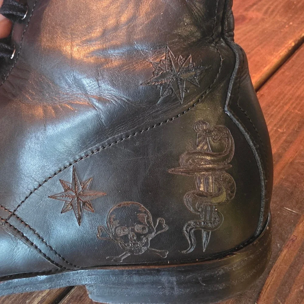 Alexander McQueen Black Laser Etched Leather Boots size 42 tattoo art Damaged
